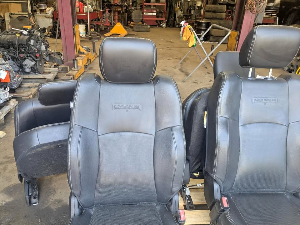 Dodge Ram 2500 Laramie leather seats