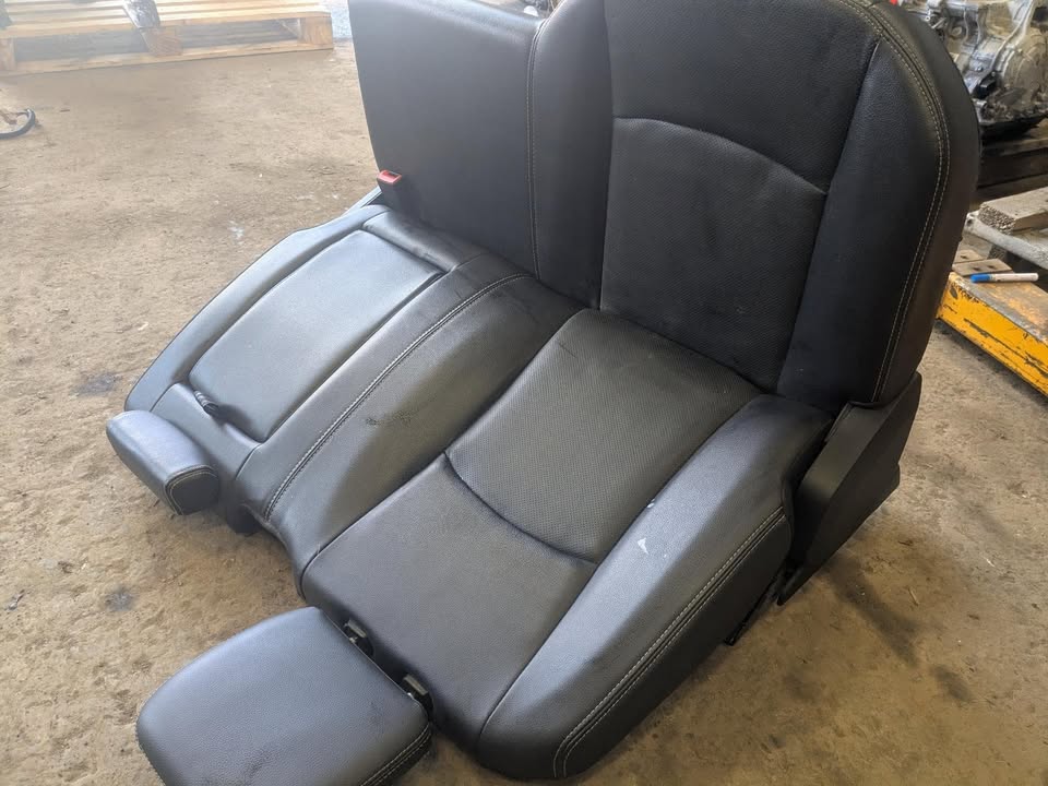 Dodge Ram 2500 Laramie leather seats