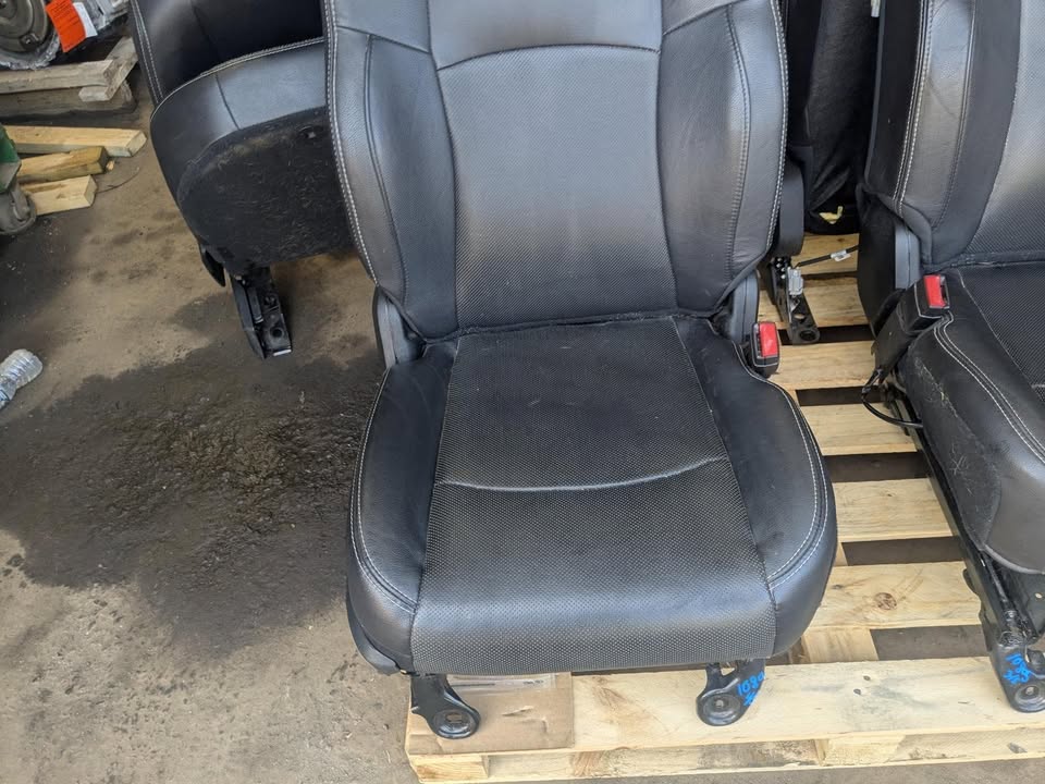 Dodge Ram 2500 Laramie leather seats